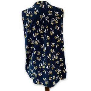 Charter club size Medium floral‎ summer sleeveless blouse.